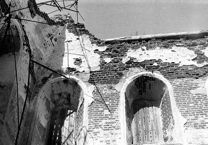 Фрто Н.Г.Зиновина 1989 г. Руины Ильинской церкви в Елатьме.