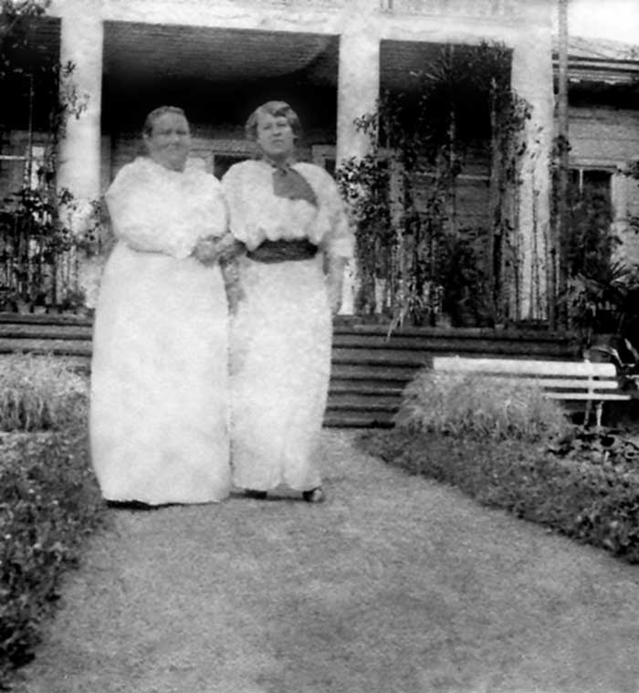 Мария Андреевна Попова с дочерью Александрой Ивановной. 1914 г.