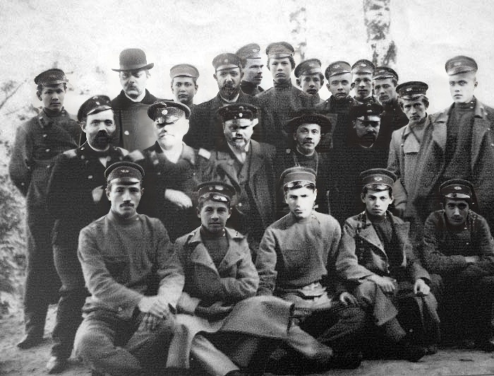 Елатомские гимназисты и их наставники. Фото начала ХХ века.