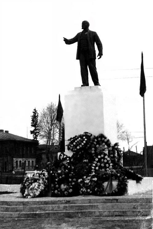 Елатьма. Памятник  В.И.Ленину.
