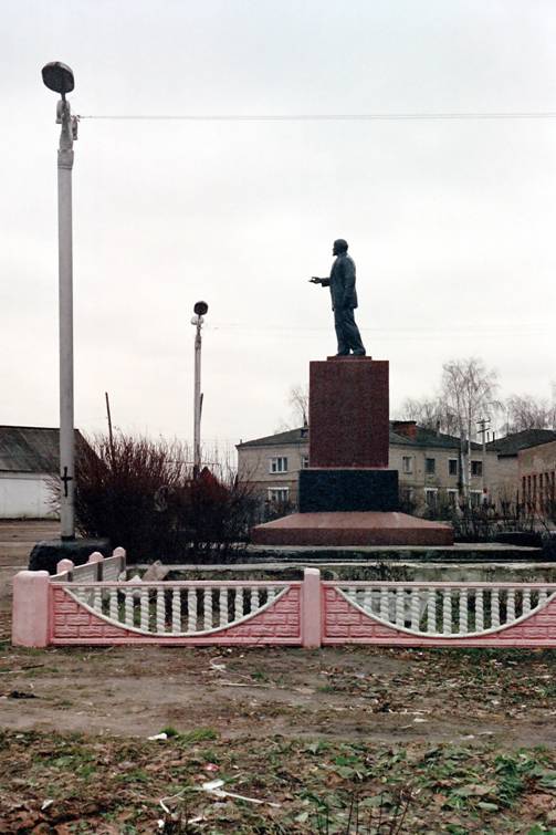 Елатьма. Памятник  В.И.Ленину. Фото Н.Зиновина 2006 г.