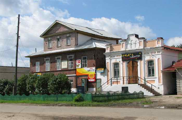 Елатьма. Исторические здания в центре города. Фото Ф.И. Трофимова, август 2006 г.