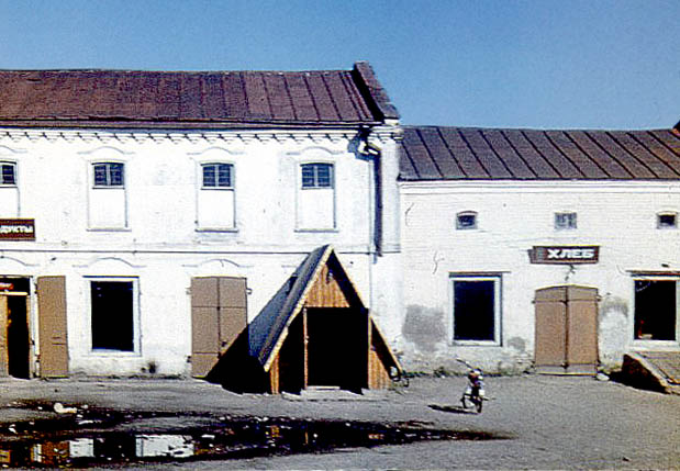 Елатьма. Вход в пивной подвал. Фото Андреева А.С., 1981 г.