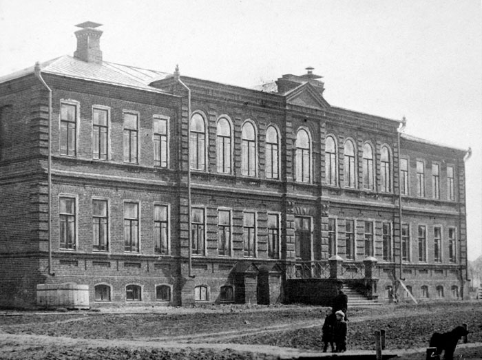 Елатомская женская гимназия. Фото начала XX века.