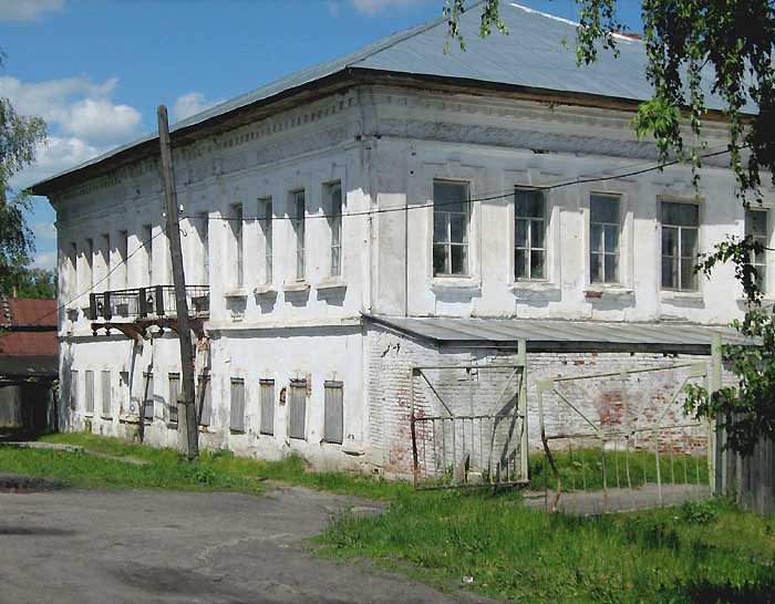 Здание начальных классов Елатомской средней общеобразовательной школы. Фото Н.Г.Зиновина 2008 г.