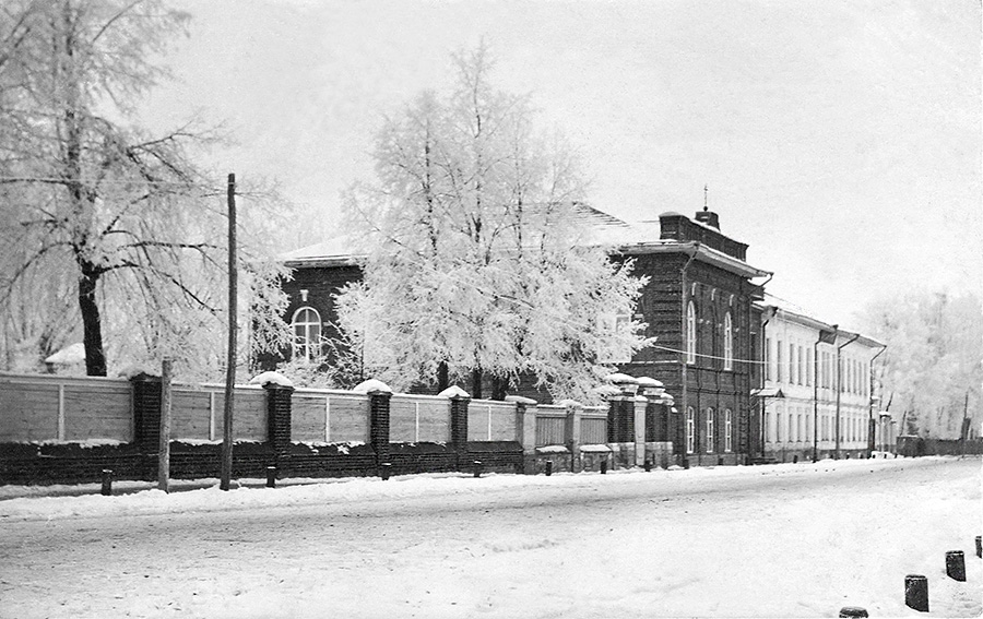 Елатьма. Мужская гимназия. Фото конца XIX - начала ХХ века.